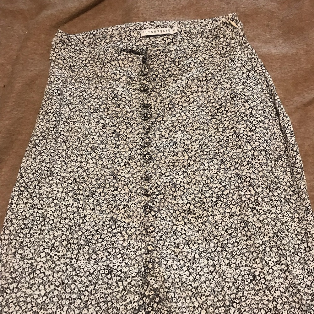 Flynn Skye Black & White Floral Maxi Skirt - Picture 3 of 5